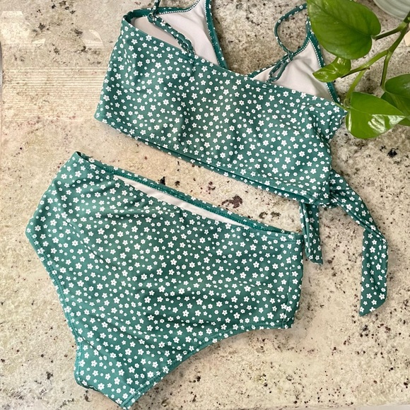 SHEIN Green Floral Swimsuit - Picture 2 of 7